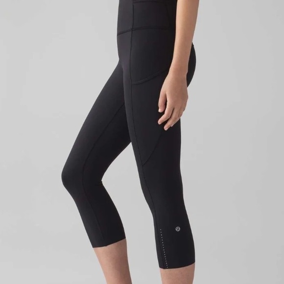 Lululemon Fast & Free Crop II *Nulux 19"
Black - Picture 2 of 6